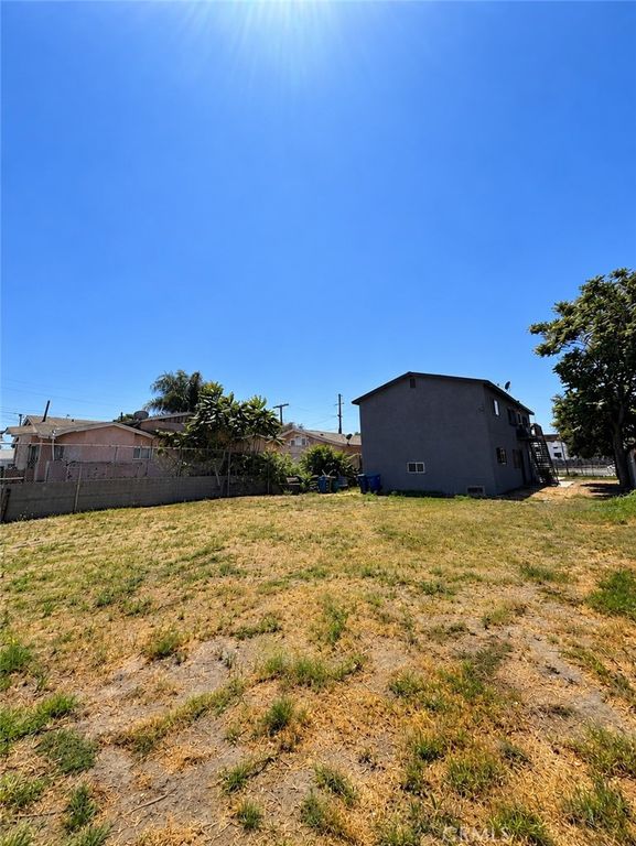 10974 Willowbrook Avenue, Los Angeles, CA 90059 — photo 3