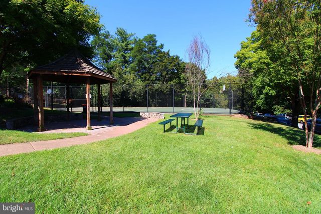 5706 HERITAGE CROSSING CT, Centreville, VA 20120