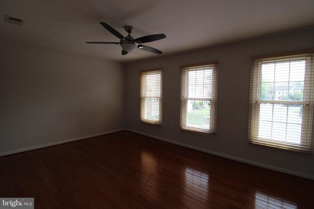 5706 HERITAGE CROSSING CT, Centreville, VA 20120