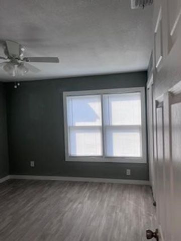 1358 Oak Park Dr, Aransas Pass, TX 78336