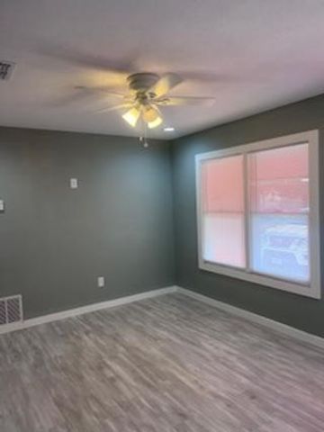 1358 Oak Park Dr, Aransas Pass, TX 78336