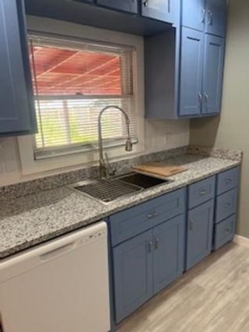 1358 Oak Park Dr, Aransas Pass, TX 78336