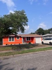 1358 Oak Park Dr, Aransas Pass, TX 78336
