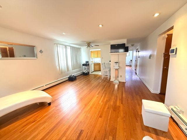 2014 W 111th Street 2N, Chicago, IL 60643