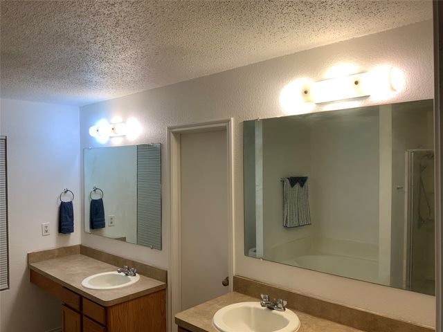305 Daisy Lane, Wilmer, TX 75172