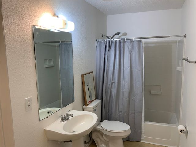 305 Daisy Lane, Wilmer, TX 75172