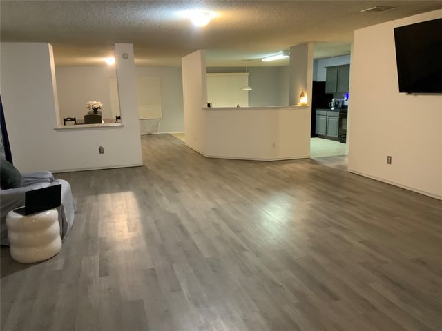 305 Daisy Lane, Wilmer, TX 75172