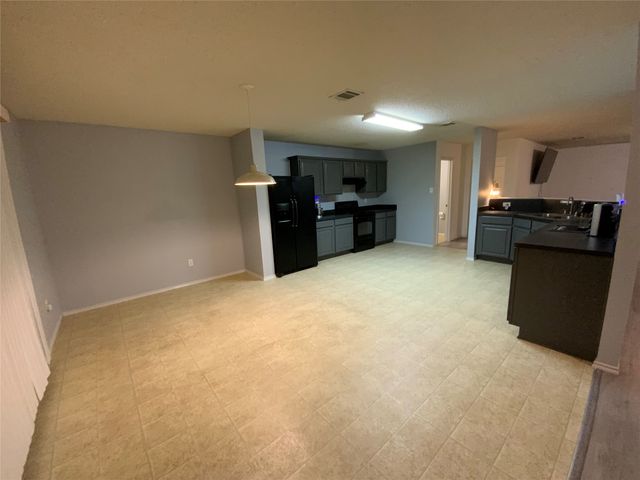 305 Daisy Lane, Wilmer, TX 75172