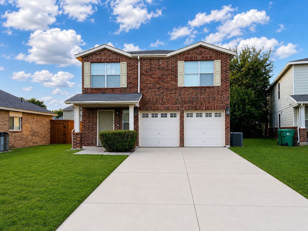 305 Daisy Lane, Wilmer, TX 75172