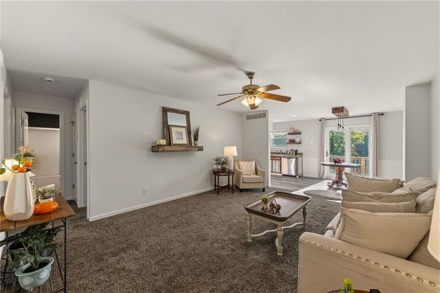 316 Creekside Court, Gardner, KS 66030