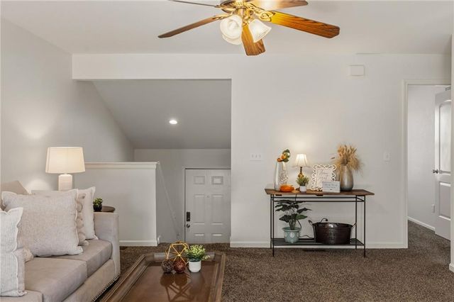 316 Creekside Court, Gardner, KS 66030