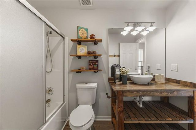 316 Creekside Court, Gardner, KS 66030