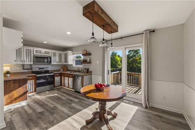 316 Creekside Court, Gardner, KS 66030