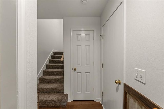 316 Creekside Court, Gardner, KS 66030