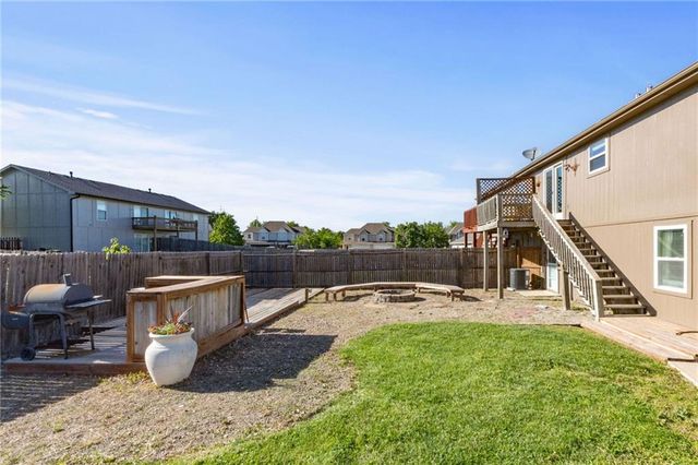 316 Creekside Court, Gardner, KS 66030