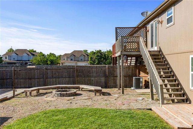 316 Creekside Court, Gardner, KS 66030