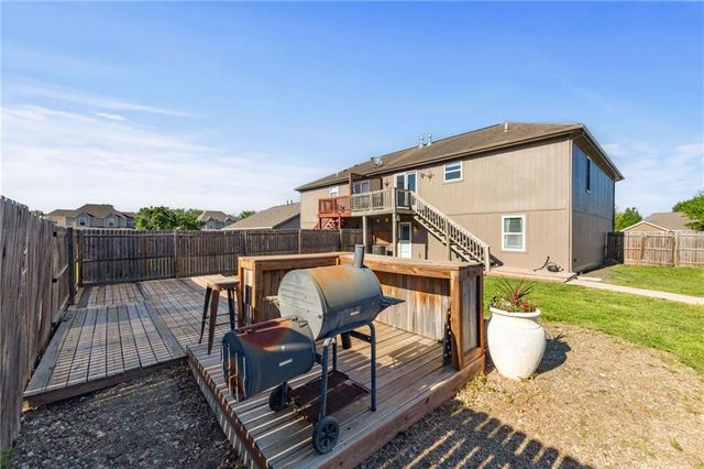 316 Creekside Court, Gardner, KS 66030
