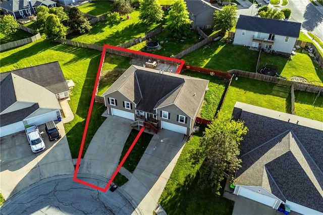 316 Creekside Court, Gardner, KS 66030