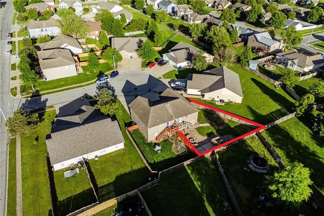 316 Creekside Court, Gardner, KS 66030