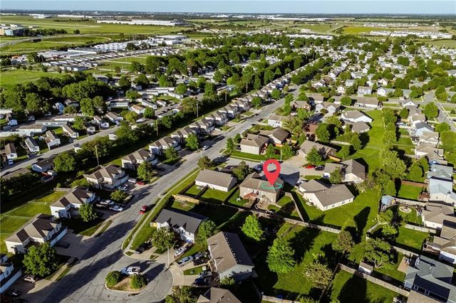 316 Creekside Court, Gardner, KS 66030