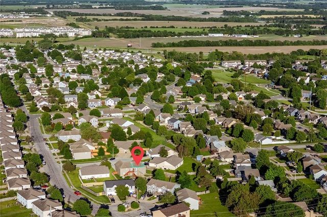 316 Creekside Court, Gardner, KS 66030