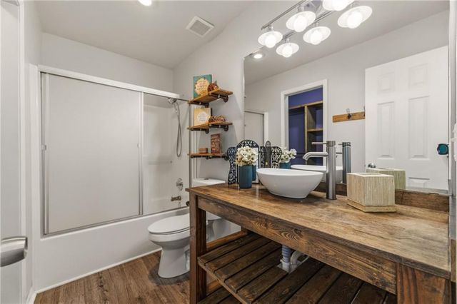 316 Creekside Court, Gardner, KS 66030