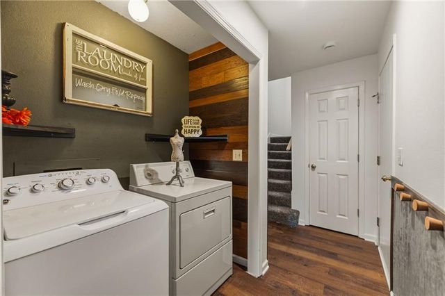 316 Creekside Court, Gardner, KS 66030