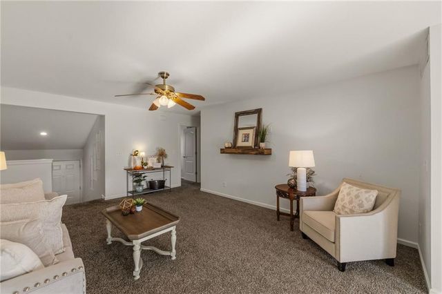 316 Creekside Court, Gardner, KS 66030
