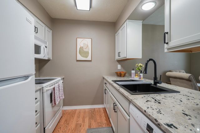 222 N Hutchinson Rd, Spokane Valley, WA 99212