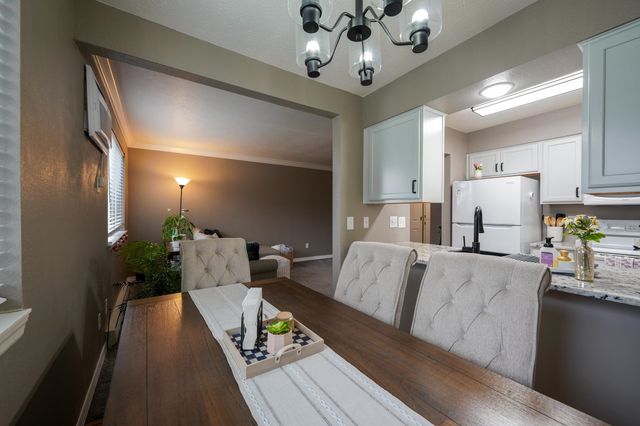222 N Hutchinson Rd, Spokane Valley, WA 99212