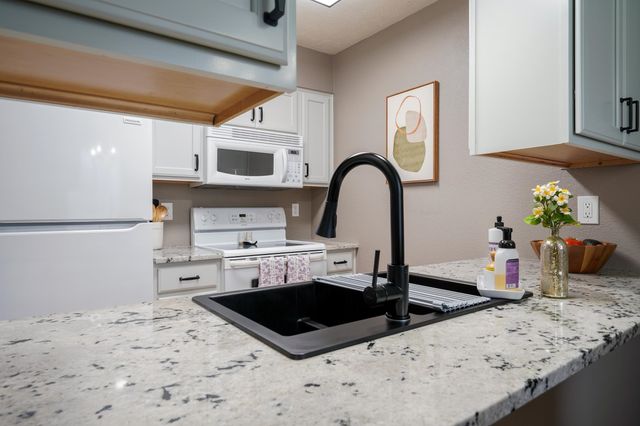 222 N Hutchinson Rd, Spokane Valley, WA 99212