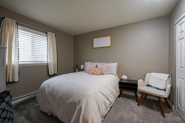 222 N Hutchinson Rd, Spokane Valley, WA 99212