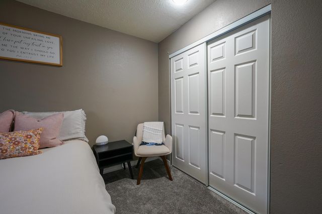 222 N Hutchinson Rd, Spokane Valley, WA 99212