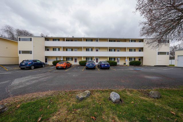 222 N Hutchinson Rd, Spokane Valley, WA 99212