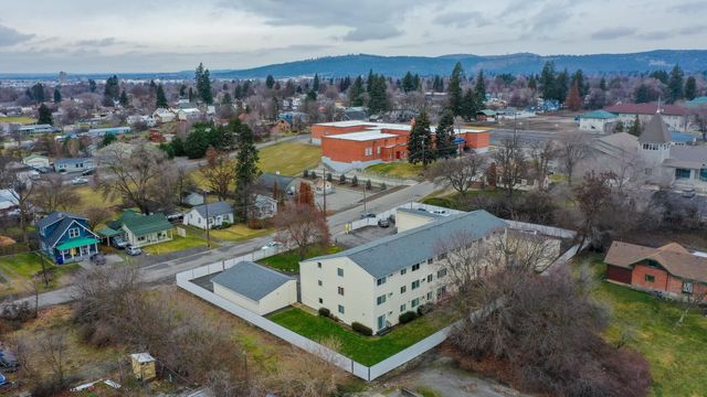 222 N Hutchinson Rd, Spokane Valley, WA 99212