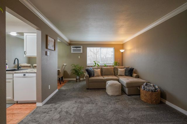 222 N Hutchinson Rd, Spokane Valley, WA 99212