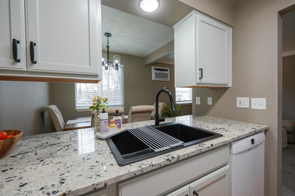 222 N Hutchinson Rd, Spokane Valley, WA 99212