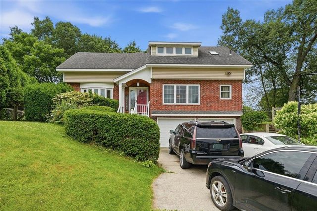 22 Redwood Terrace, Essex Junction, VT 05452