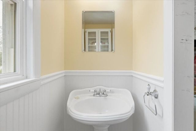 22 Redwood Terrace, Essex Junction, VT 05452