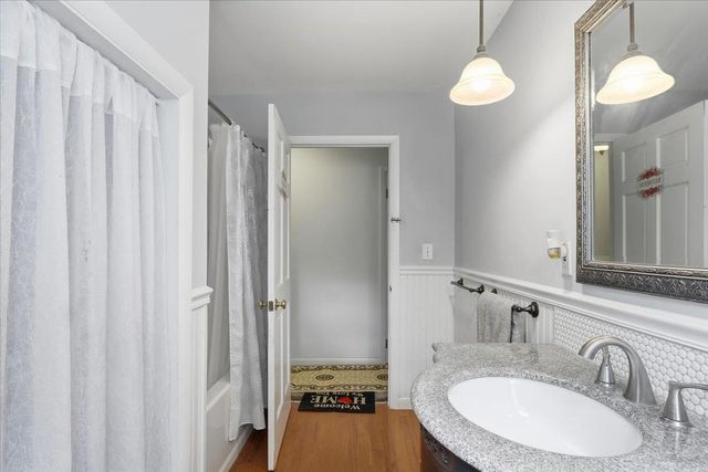 22 Redwood Terrace, Essex Junction, VT 05452