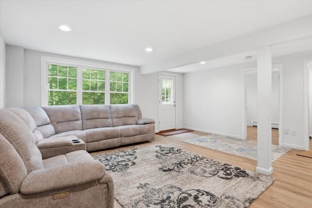 22 Redwood Terrace, Essex Junction, VT 05452