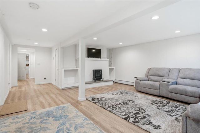 22 Redwood Terrace, Essex Junction, VT 05452