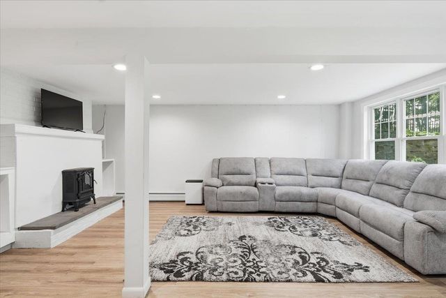 22 Redwood Terrace, Essex Junction, VT 05452