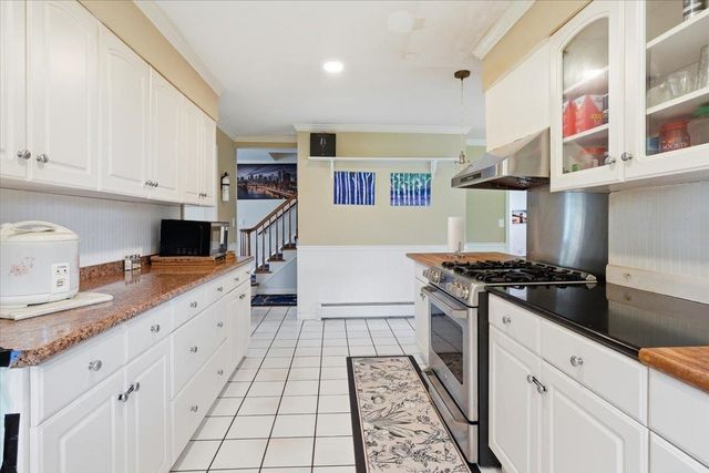 22 Redwood Terrace, Essex Junction, VT 05452