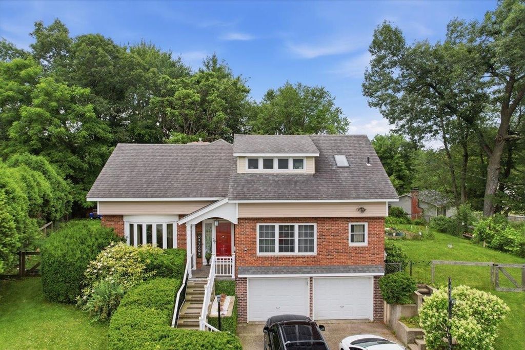 22 Redwood Terrace, Essex Junction, VT 05452