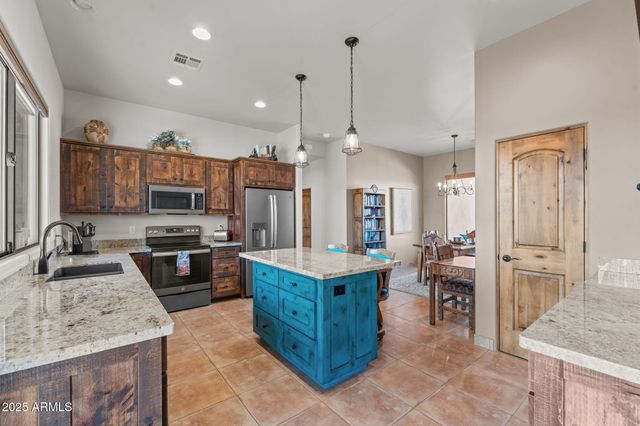 525 STONEHEDGE RANCH Road, Wickenburg, AZ 85390