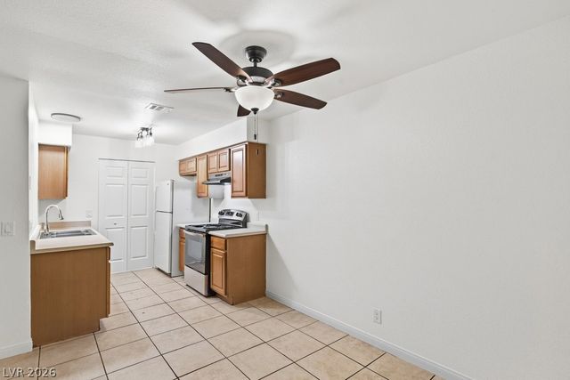 833 Hedge Way 6, Las Vegas, NV 89110