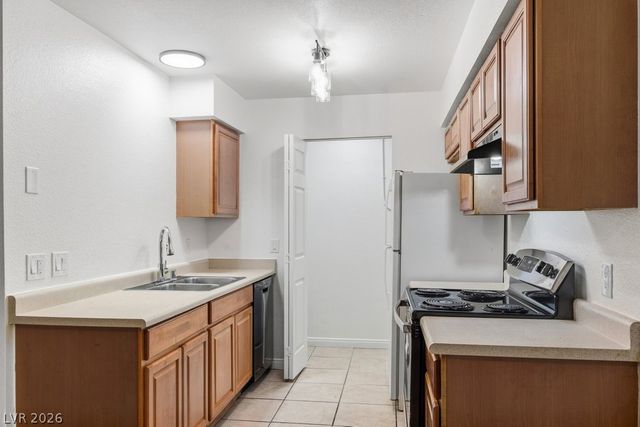 833 Hedge Way 6, Las Vegas, NV 89110