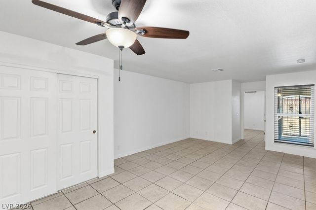 833 Hedge Way 6, Las Vegas, NV 89110