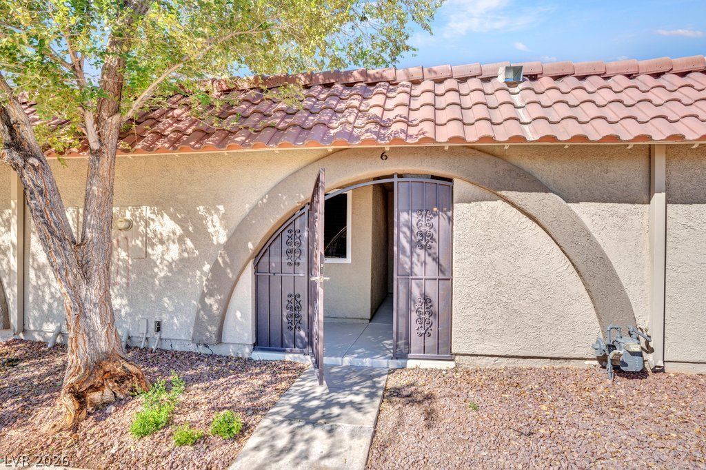 833 Hedge Way 6, Las Vegas, NV 89110 — photo 5